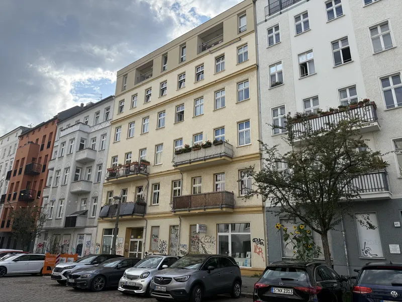 Zwei-Zimmer Etagenwohnung in Friedrichshain zu vermieten — photo 1
